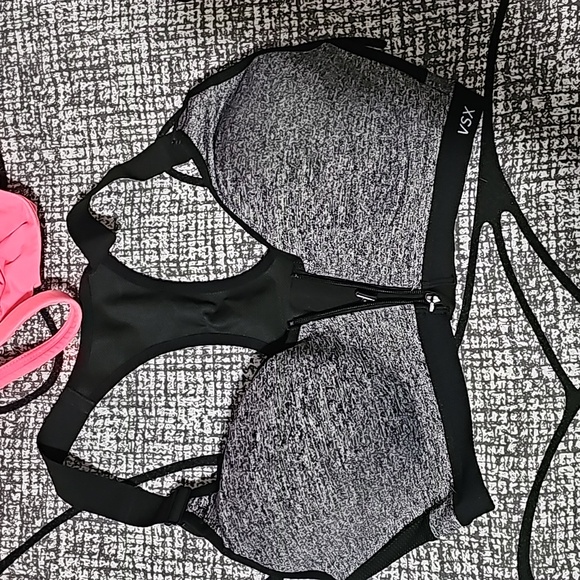 2 like new Victoria secret bras - Picture 8 of 10